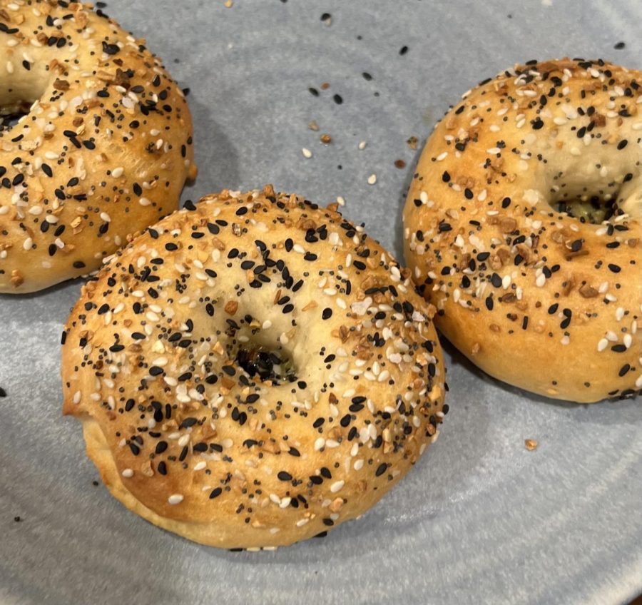 The+easiest+2-ingredient++everything+bagels+that+are+absolutely+irresistible%21