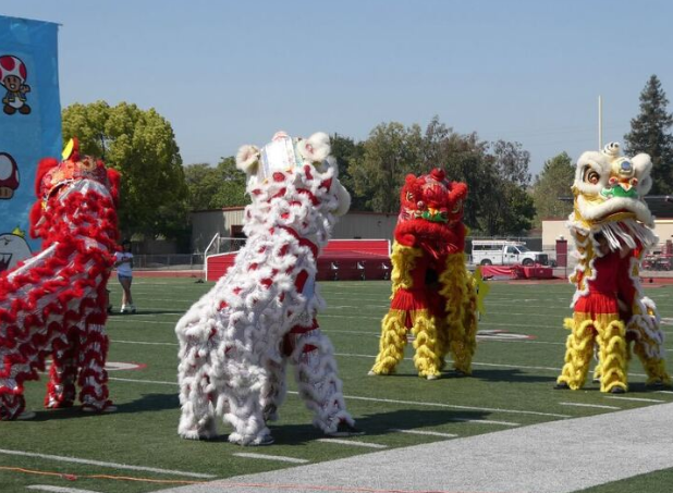 The Chinese Club performs their annual lion dance at Ayala’s sports rally. “The Lion Dance is just a fun experience that taught us how to coordinate ourselves and how to work together in a team. It was overall a good experience” Albert Cheng (12) said. 
