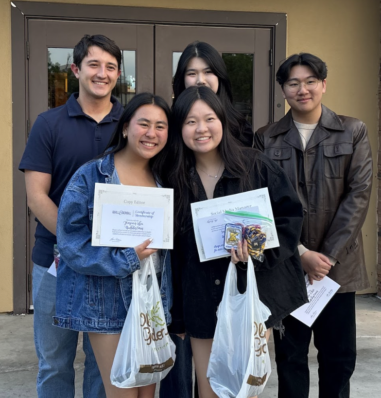 From left, seniors Dallas Mangold, Jiaying Hou, Janelle Lim, Madeline Khoo, and Terran Chu celebrate the Bulldog Times banquet at Olive Garden.