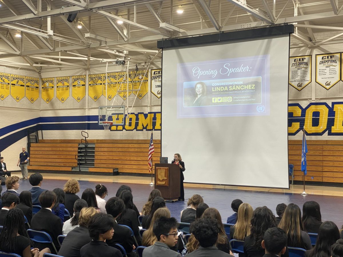 Congresswoman Linda Sánchez, presents the opening speech for VII Condor MUN. Students filling the gym are alight with nerves as they await the beginning of their committee.